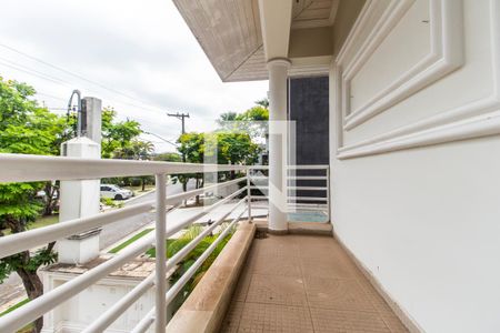 Casa de condomínio à venda com 575m², 4 quartos e 6 vagas Casa de condomínio à venda com 575m², 4 quartos e 6 vagasVaranda