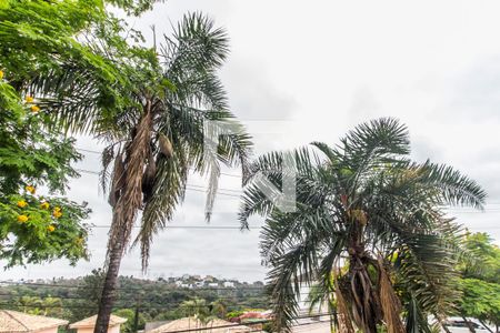 Casa de condomínio à venda com 575m², 4 quartos e 6 vagas Casa de condomínio à venda com 575m², 4 quartos e 6 vagasVista