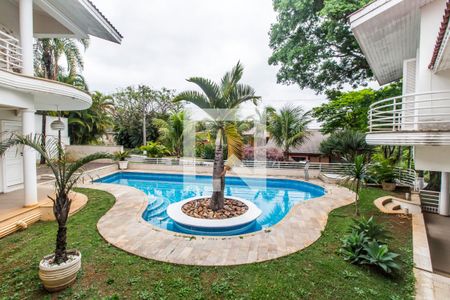 Casa de condomínio à venda com 575m², 4 quartos e 6 vagas Casa de condomínio à venda com 575m², 4 quartos e 6 vagasVista da Sala