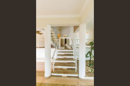 Casa de condomínio à venda com 575m², 4 quartos e 6 vagas Casa de condomínio à venda com 575m², 4 quartos e 6 vagasEntrada