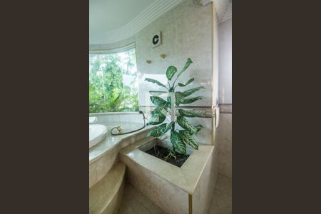 Casa de condomínio à venda com 575m², 4 quartos e 6 vagas Casa de condomínio à venda com 575m², 4 quartos e 6 vagasBanheiro da Suíte 1