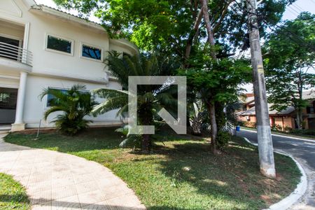 Casa de condomínio à venda com 575m², 4 quartos e 6 vagas Casa de condomínio à venda com 575m², 4 quartos e 6 vagasVista da Rua