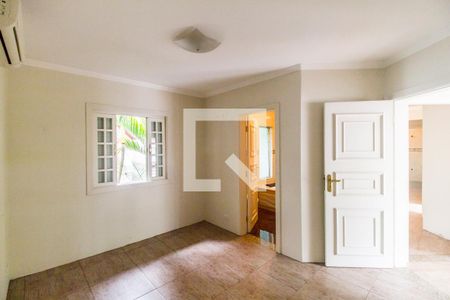 Casa de condomínio à venda com 575m², 4 quartos e 6 vagas Casa de condomínio à venda com 575m², 4 quartos e 6 vagasSuíte master 3