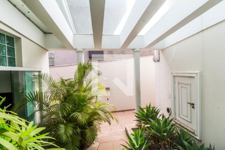 Casa de condomínio à venda com 575m², 4 quartos e 6 vagas Casa de condomínio à venda com 575m², 4 quartos e 6 vagasVista