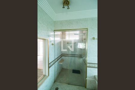 Casa de condomínio à venda com 575m², 4 quartos e 6 vagas Casa de condomínio à venda com 575m², 4 quartos e 6 vagasBanheiro da Suíte 1