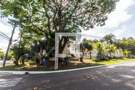 Casa de condomínio à venda com 575m², 4 quartos e 6 vagas Casa de condomínio à venda com 575m², 4 quartos e 6 vagasVista da Rua