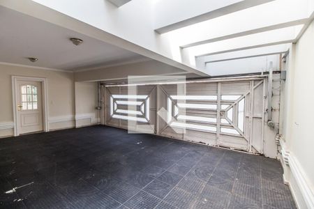 Casa de condomínio à venda com 575m², 4 quartos e 6 vagas Casa de condomínio à venda com 575m², 4 quartos e 6 vagasGaragem