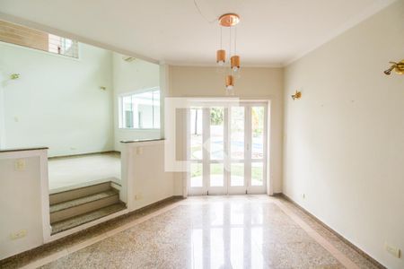 Casa de condomínio à venda com 575m², 4 quartos e 6 vagas Casa de condomínio à venda com 575m², 4 quartos e 6 vagasSala de Jantar