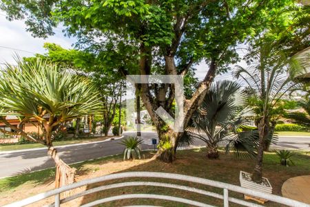 Casa de condomínio à venda com 575m², 4 quartos e 6 vagas Casa de condomínio à venda com 575m², 4 quartos e 6 vagasVista