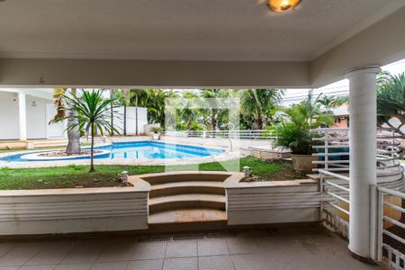 Casa de condomínio à venda com 575m², 4 quartos e 6 vagas Casa de condomínio à venda com 575m², 4 quartos e 6 vagasVista da Sala