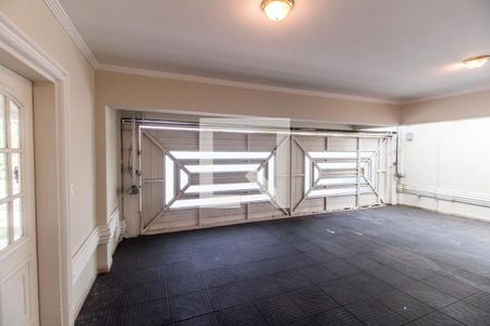 Casa de condomínio à venda com 575m², 4 quartos e 6 vagas Casa de condomínio à venda com 575m², 4 quartos e 6 vagasGaragem