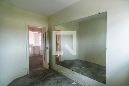 Casa de condomínio à venda com 575m², 4 quartos e 6 vagas Casa de condomínio à venda com 575m², 4 quartos e 6 vagasCloset da suíte 1