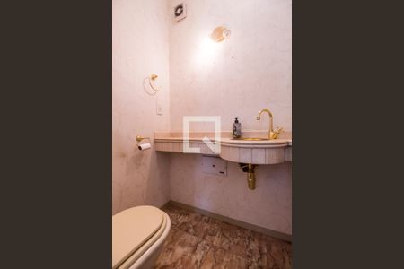 Casa de condomínio à venda com 575m², 4 quartos e 6 vagas Casa de condomínio à venda com 575m², 4 quartos e 6 vagasLavabo