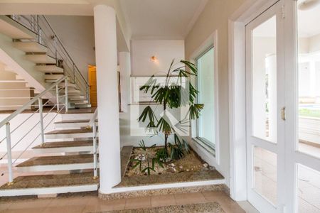 Casa de condomínio à venda com 575m², 4 quartos e 6 vagas Casa de condomínio à venda com 575m², 4 quartos e 6 vagasEntrada