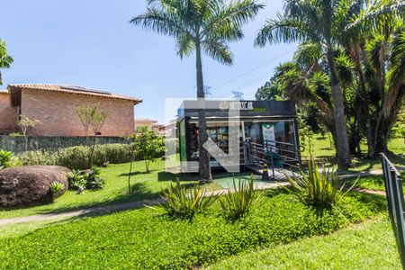 Casa de condomínio à venda com 575m², 4 quartos e 6 vagas Casa de condomínio à venda com 575m², 4 quartos e 6 vagasMercado