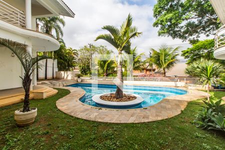 Casa de condomínio à venda com 575m², 4 quartos e 6 vagas Casa de condomínio à venda com 575m², 4 quartos e 6 vagasPiscina