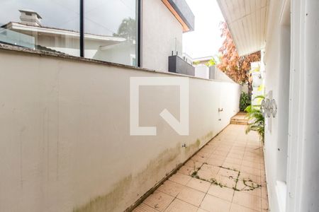 Casa de condomínio à venda com 575m², 4 quartos e 6 vagas Casa de condomínio à venda com 575m², 4 quartos e 6 vagasCorredor