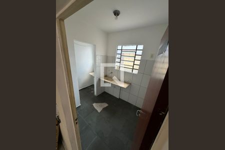 Banheiro de apartamento para alugar com 2 quartos, 60m² em Califórnia, Belo Horizonte