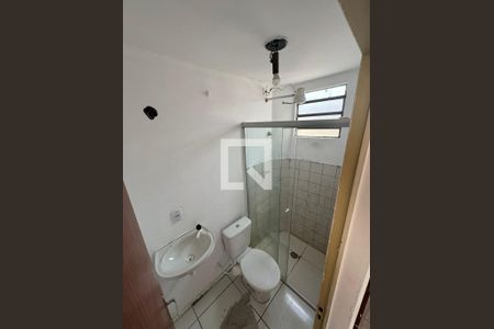 Banheiro de apartamento para alugar com 2 quartos, 60m² em Califórnia, Belo Horizonte