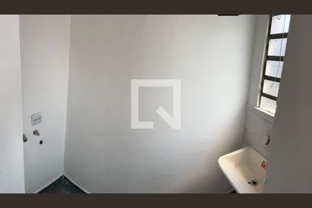 Banheiro de apartamento para alugar com 2 quartos, 60m² em Califórnia, Belo Horizonte