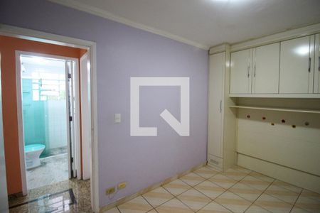 Quarto 1 de apartamento para alugar com 2 quartos, 50m² em Vila Carmosina, São Paulo