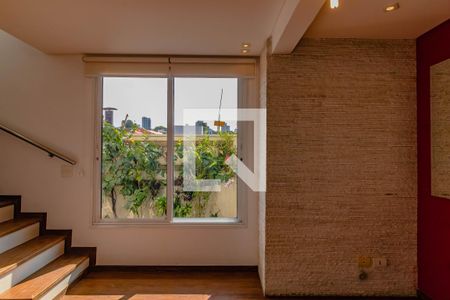 Escada de casa para alugar com 3 quartos, 188m² em Mirandópolis, São Paulo