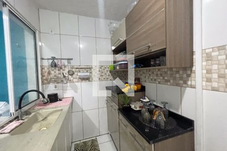 Cozinha de casa de condomínio para alugar com 2 quartos, 47m² em Santa Cruz da Serra, Duque de Caxias