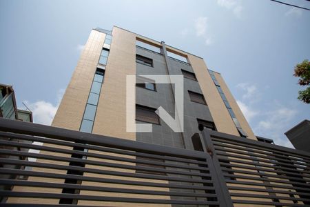 Apartamento à venda com 90m², 3 quartos e 2 vagas Apartamento à venda com 90m², 3 quartos e 2 vagasFachada