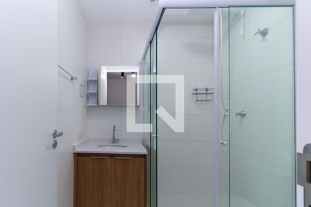 Banheiro de apartamento para alugar com 1 quarto, 27m² em Vila Independencia, São Paulo