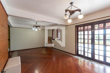 Sala de casa à venda com 3 quartos, 250m² em Vila Granada, São Paulo