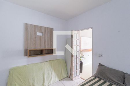 Quarto de casa para alugar com 1 quarto, 70m² em Vila Dirce, Carapicuíba