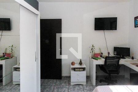 Quarto de casa à venda com 4 quartos, 200m² em Jardim Teresa, São Paulo