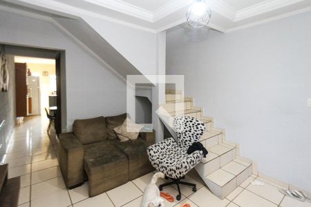 Sala de casa à venda com 4 quartos, 200m² em Jardim Teresa, São Paulo