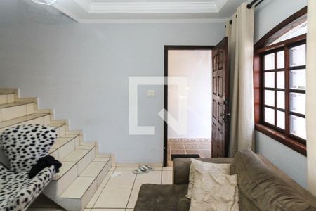 Sala de casa à venda com 4 quartos, 200m² em Jardim Teresa, São Paulo