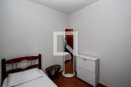 Quarto de apartamento à venda com 2 quartos, 45m² em Sagrada Família, Belo Horizonte