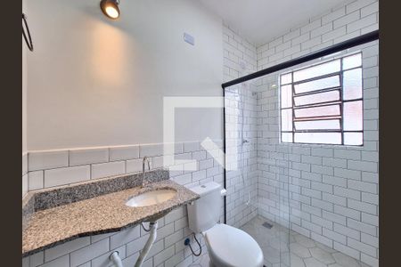 Banheiro de casa para alugar com 1 quarto, 50m² em Lapa, São Paulo