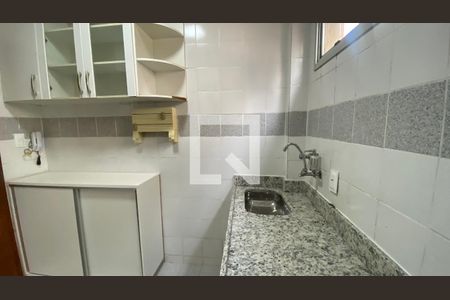 Cozinha de apartamento à venda com 3 quartos, 70m² em Estoril, Belo Horizonte