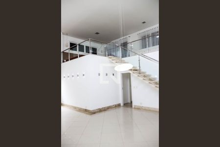 Sala de casa de condomínio para alugar com 5 quartos, 500m² em Patamares, Salvador