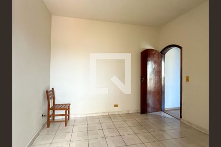 Quarto de casa para alugar com 3 quartos, 210m² em Jardim Santo Elias, São Paulo