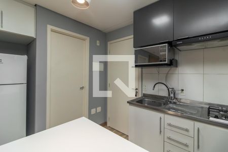 Cozinha de apartamento para alugar com 1 quarto, 32m² em Jardim Santa Teresinha, São Paulo