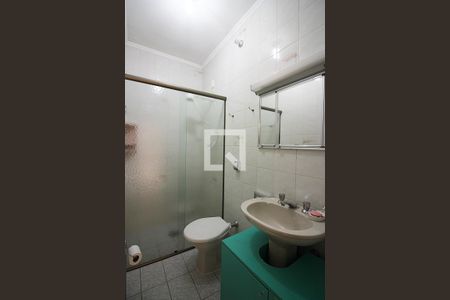 Banheiro Social de kitnet/studio para alugar com 1 quarto, 30m² em Jardim Calux, São Bernardo do Campo