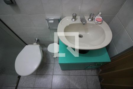 Banheiro Social de kitnet/studio para alugar com 1 quarto, 30m² em Jardim Calux, São Bernardo do Campo