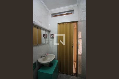 Banheiro Social de kitnet/studio para alugar com 1 quarto, 30m² em Jardim Calux, São Bernardo do Campo