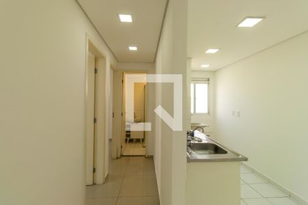 Corredor de apartamento para alugar com 2 quartos, 48m² em Vila da Oportunidade, Carapicuíba