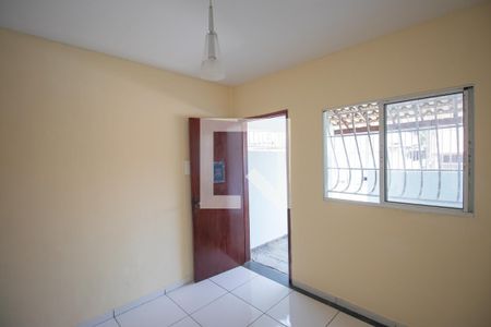 Sala de casa para alugar com 1 quarto, 29m² em Vila Iara, São Gonçalo