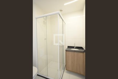 Banheiro de kitnet/studio para alugar com 1 quarto, 27m² em Vila Dom Pedro I, São Paulo