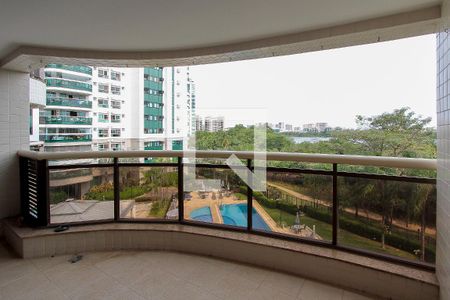 Varanda de apartamento para alugar com 4 quartos, 180m² em Barra da Tijuca, Rio de Janeiro