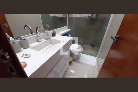 Apartamento à venda com 58m², 2 quartos e 1 vaga Apartamento à venda com 58m², 2 quartos e 1 vagaBanheiro