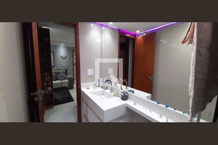 Apartamento à venda com 58m², 2 quartos e 1 vaga Apartamento à venda com 58m², 2 quartos e 1 vagaBanheiro