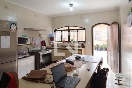 Casa à venda com 328m², 5 quartos e 4 vagas Casa à venda com 328m², 5 quartos e 4 vagasCozinha